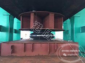 鼓型护舷现场压力试验