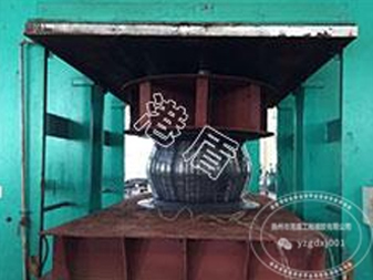 鼓型护舷现场压力试验